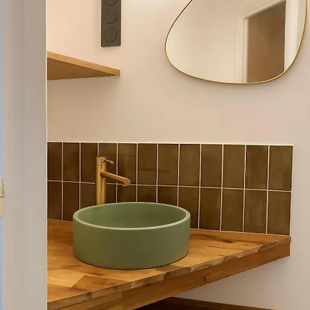 Parisian Flat By Panthéon Parigi